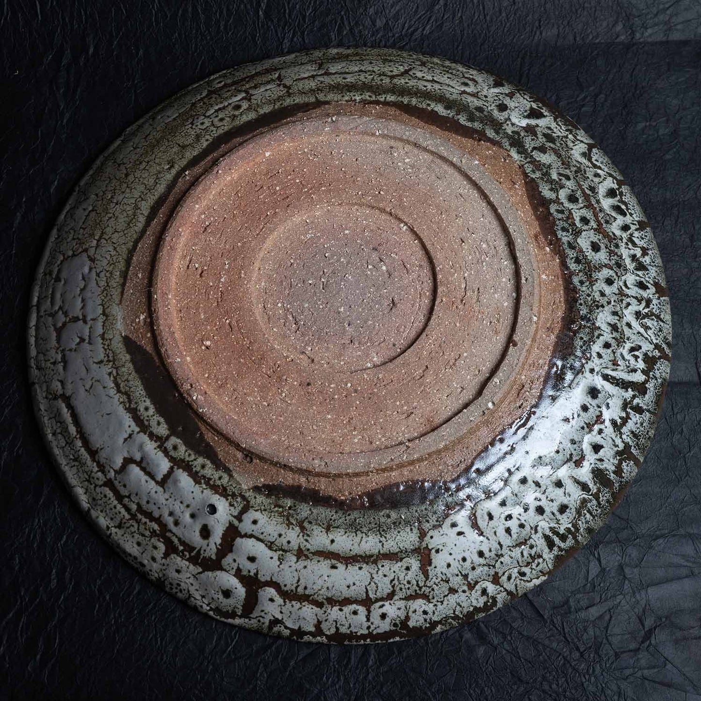 Brown straw ash glaze large plate Kairagi pattern Yunotsu ware