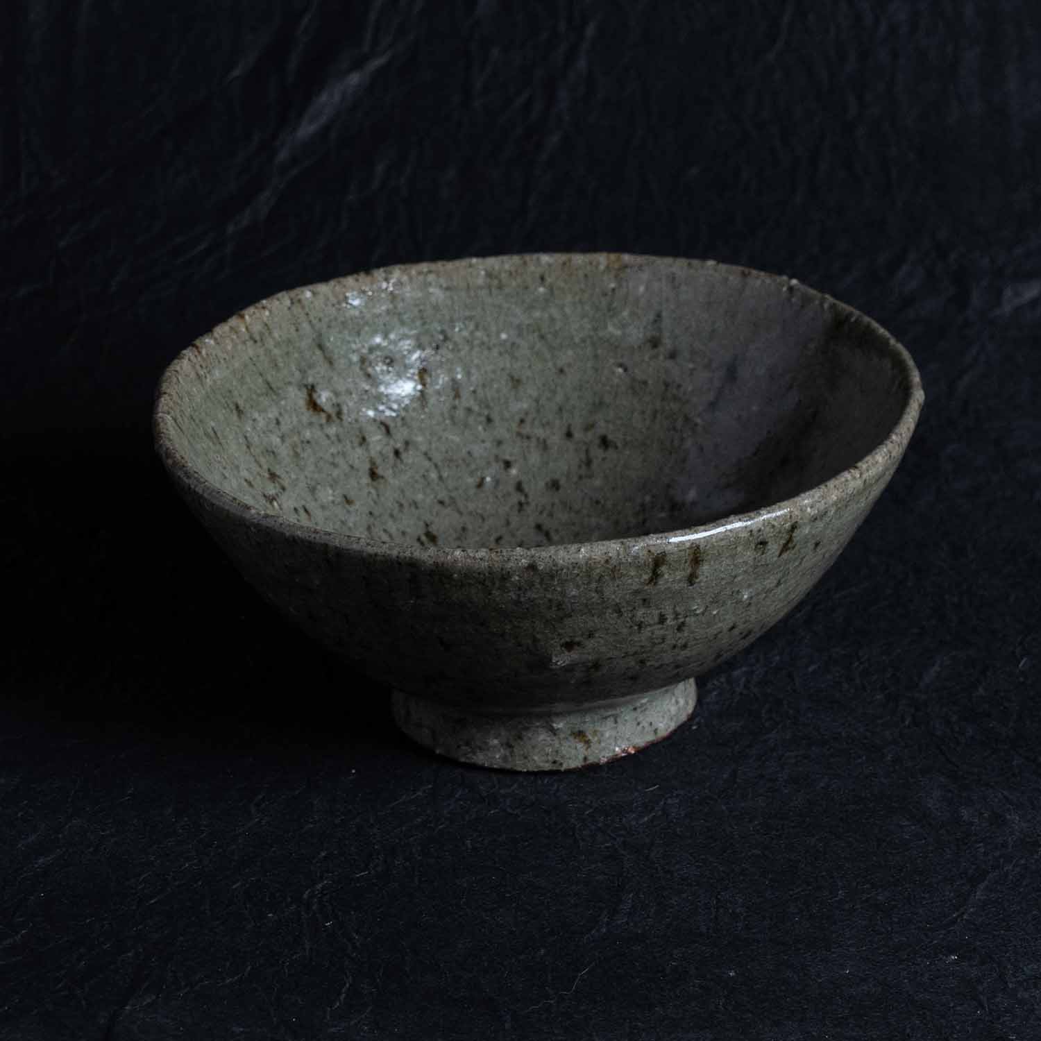 Matcha bowl Milky transparent glaze Flat tea bowl Shokeiyama kiln Iwami ware