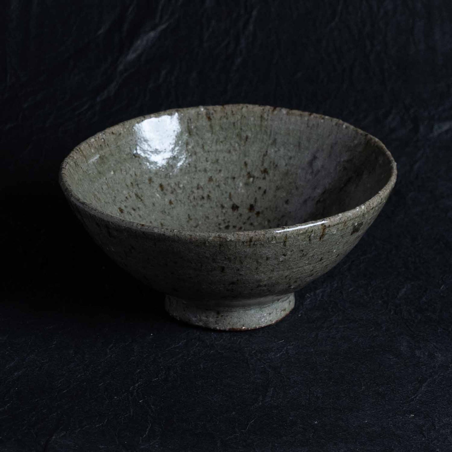 Matcha bowl Milky transparent glaze Flat tea bowl Shokeiyama kiln Iwami ware