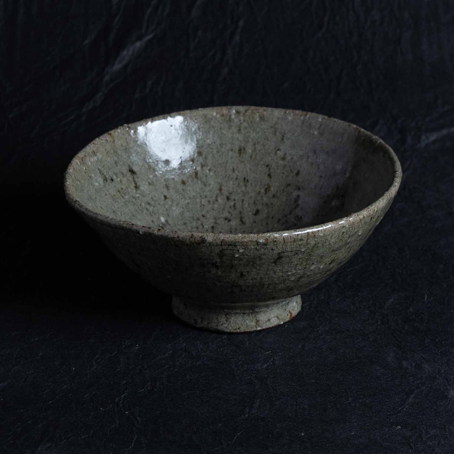 Matcha bowl Milky transparent glaze Flat tea bowl Shokeiyama kiln Iwami ware