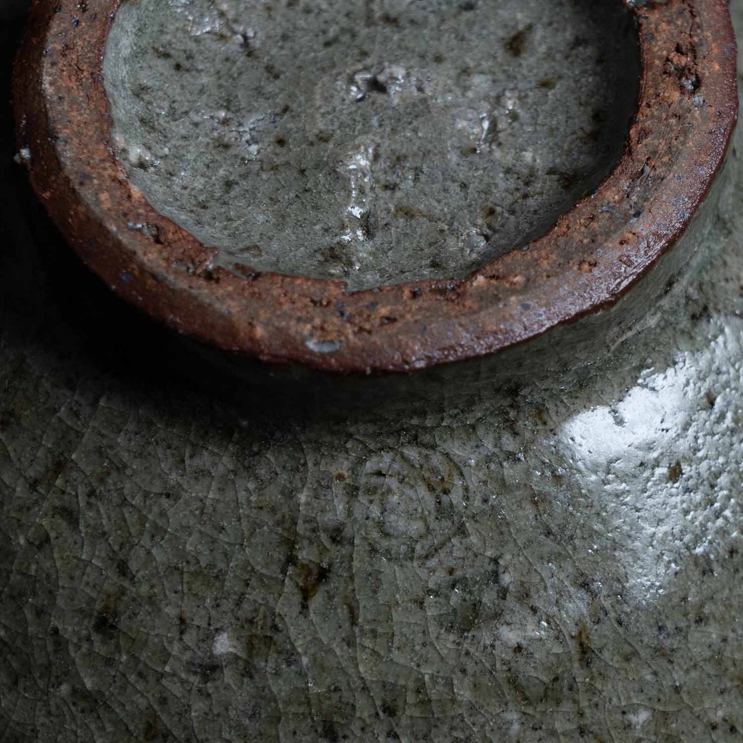 Matcha bowl Milky transparent glaze Flat tea bowl Shokeiyama kiln Iwami ware