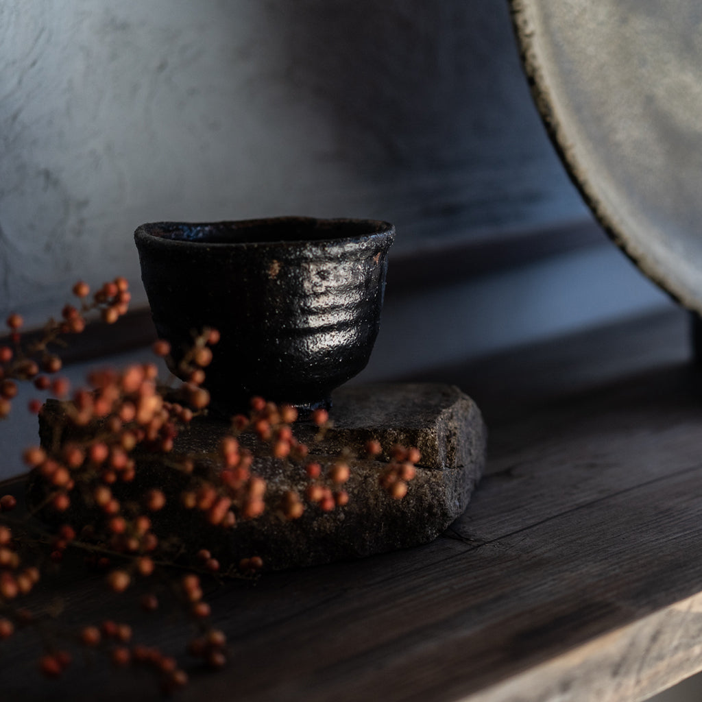 Matcha bowl Kimachi soil ash glaze Half cylinder Shokeiyama kiln Iwami ware Yunotsu ware