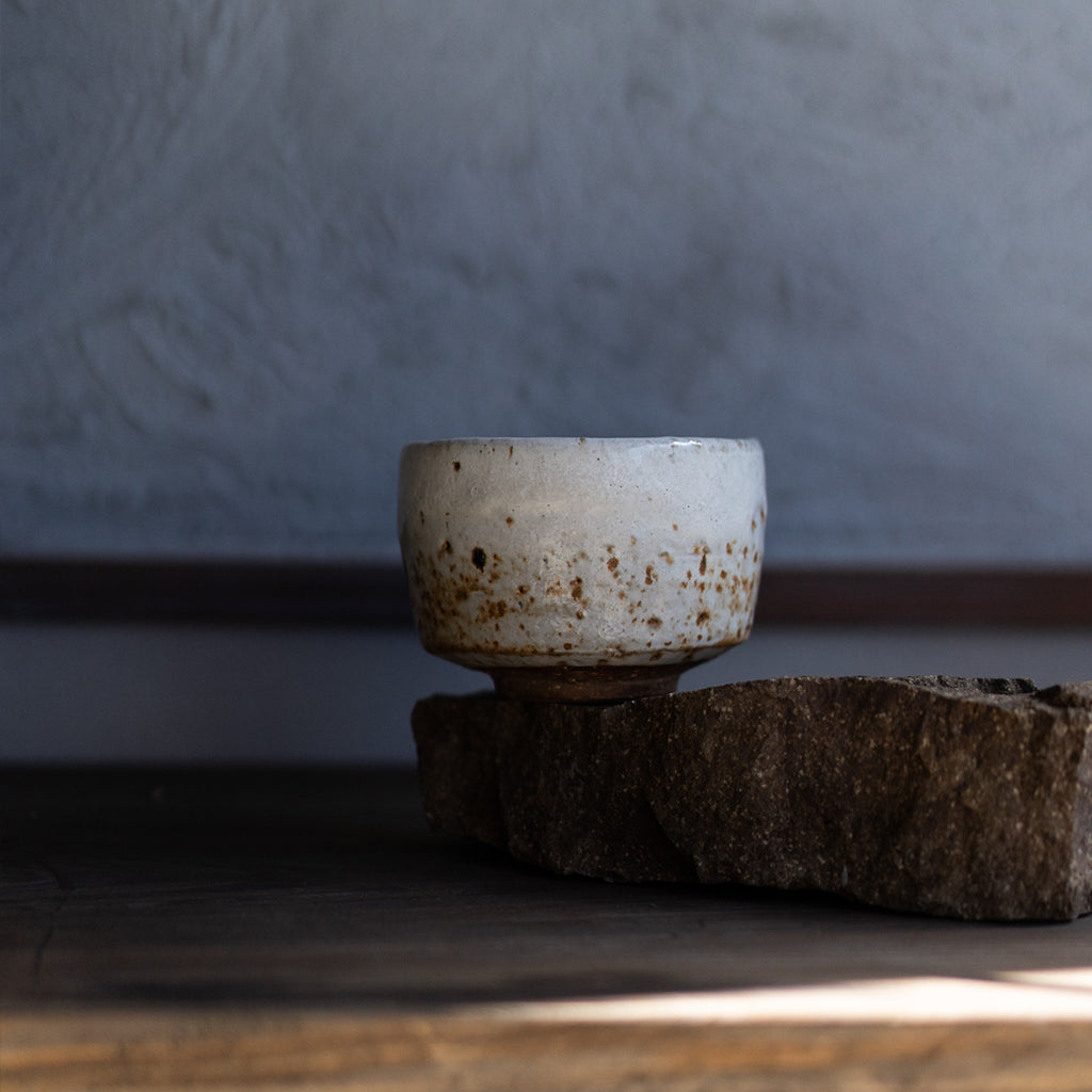 Matcha bowl Straw ash glaze Semi-cylindrical tea bowl